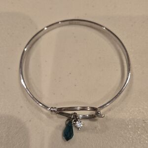 Chic Silver Bracelet with Teal Charm